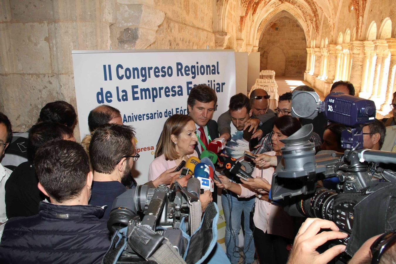 La ministra de Fomento inaugura el II Congreso Regional de la Empresa Familiar en Valbuena de Duero (Valladolid)