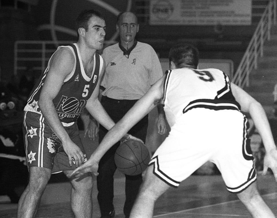 1997. Lalo García en el partido ante el TDK Manresa.