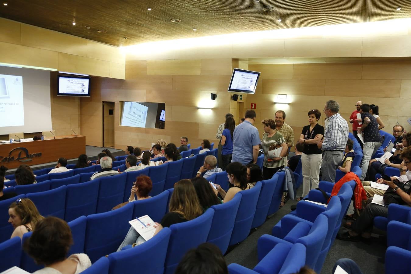 Ricardo Canal y Luis Antonio Pérez analizan los transtornos del autismo en el Aula de Salud de El Norte de Castilla en Salamanca