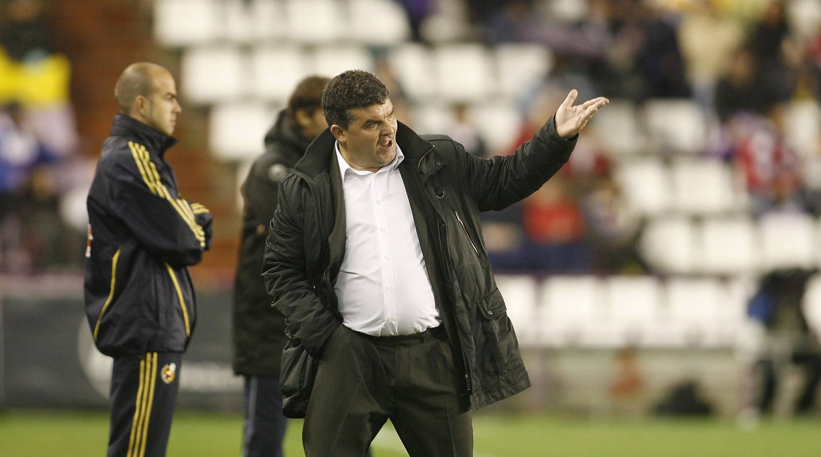Onésimo. SEGUNDA. Temporada. 2009/2010, 10 partidos, tras sustituir a Mendilibar y ser relevado por Clemente.