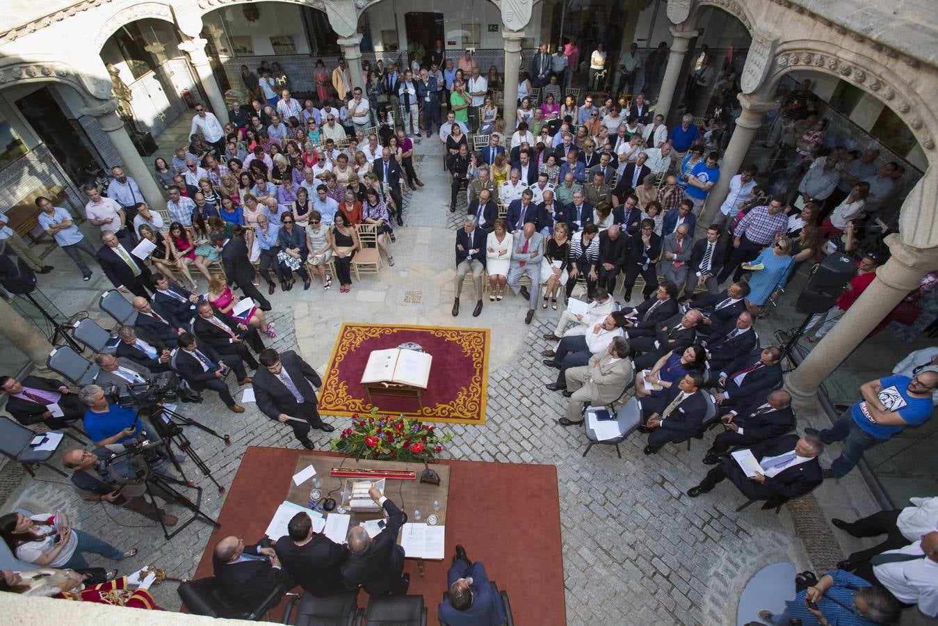 El candidato no oficial del PP de Ávila, Jesús Manuel Sánchez Cabrera, toma posesión como presidente de la Diputación de Ávila