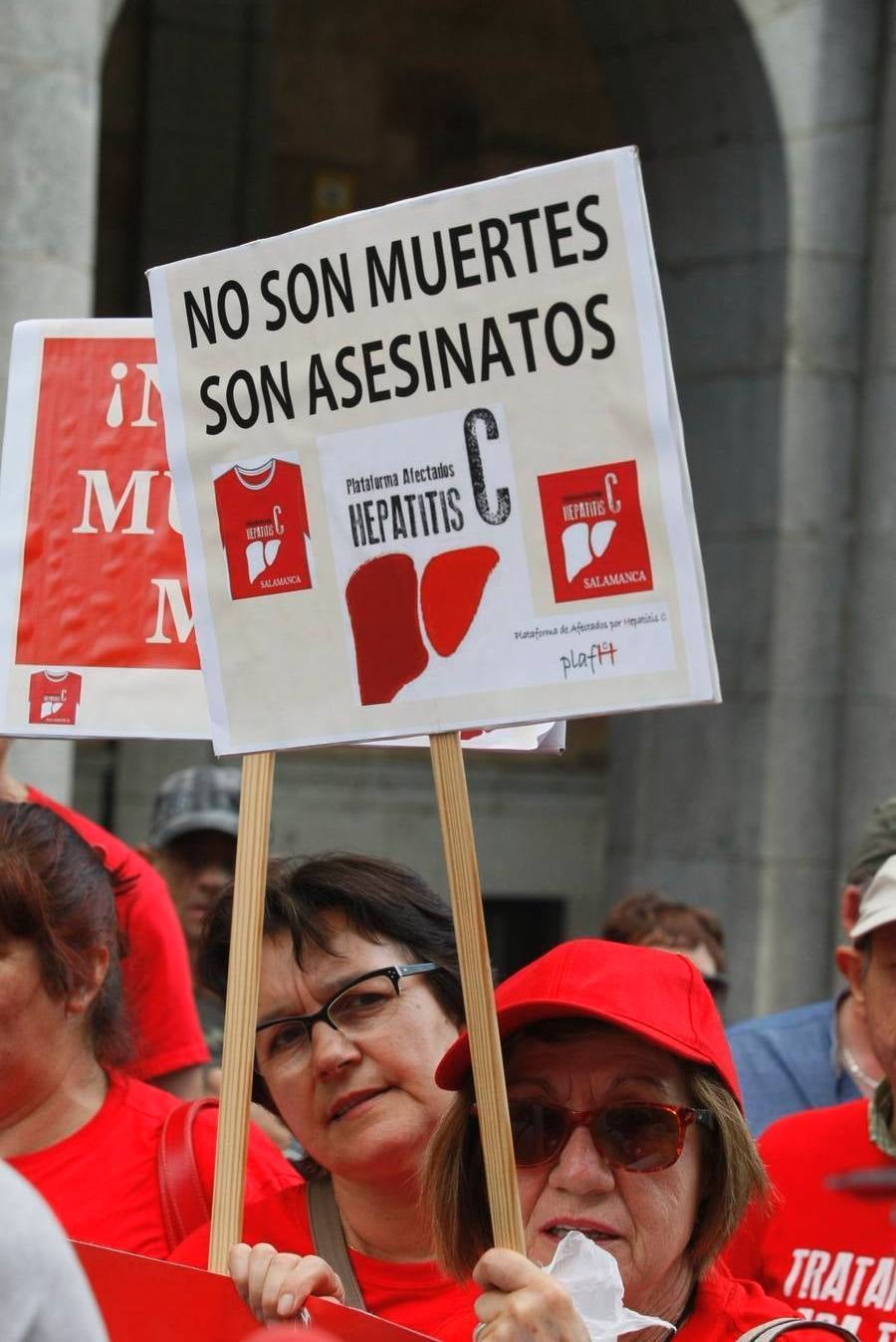 Afectados por la hepatitis C se manifiestan en Salamanca