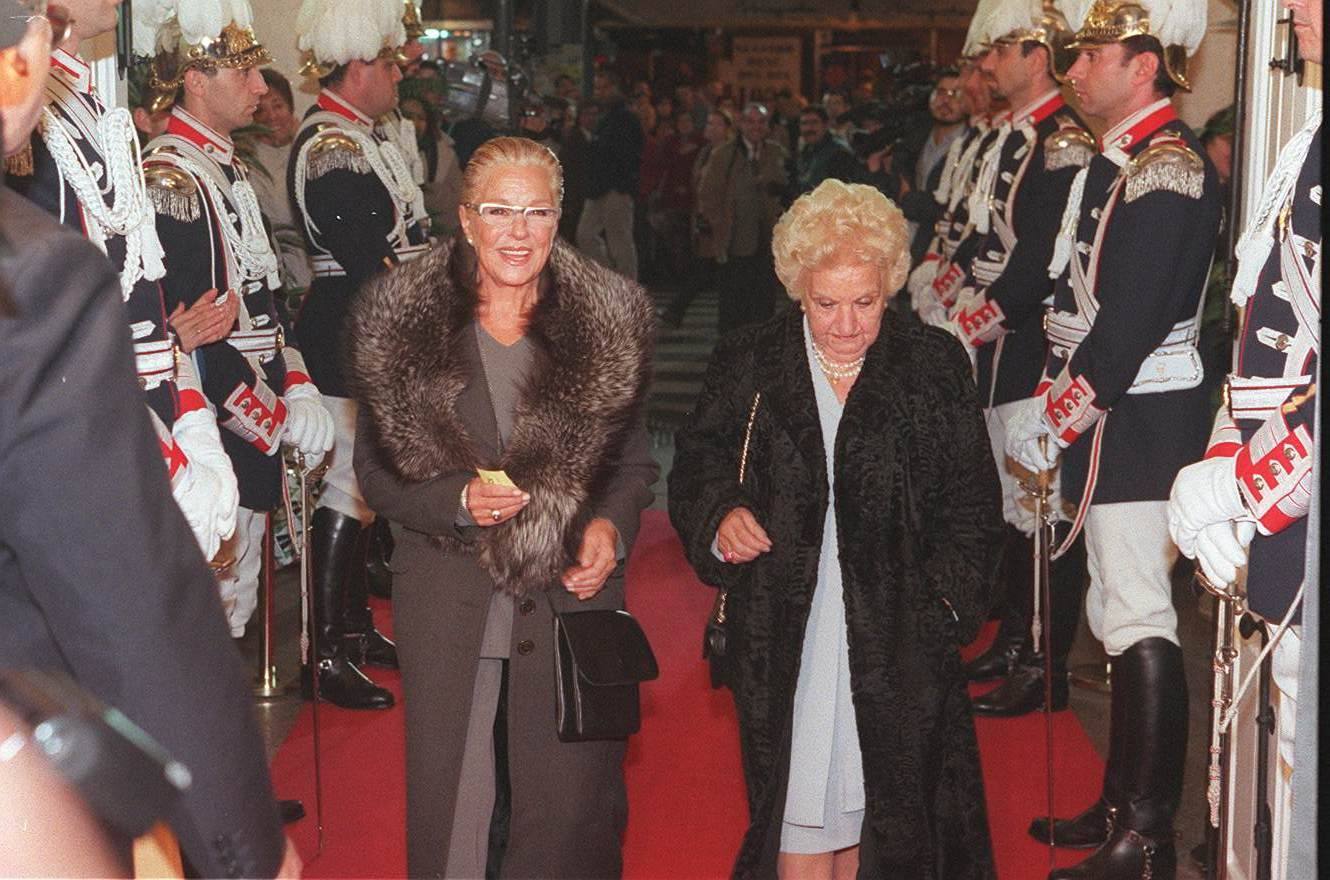 22.10.99 Lola Herrera hace su entrada en el Teatro Calderón durante la gala de inauguración de la Seminci 99.