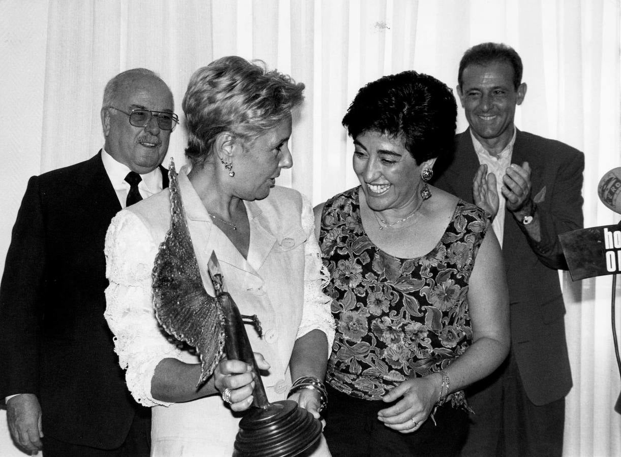 22.09.91 Lola Herrera recoge el Premio Valladolid de Amigos del Teatro, que no pudo recoger en su día.