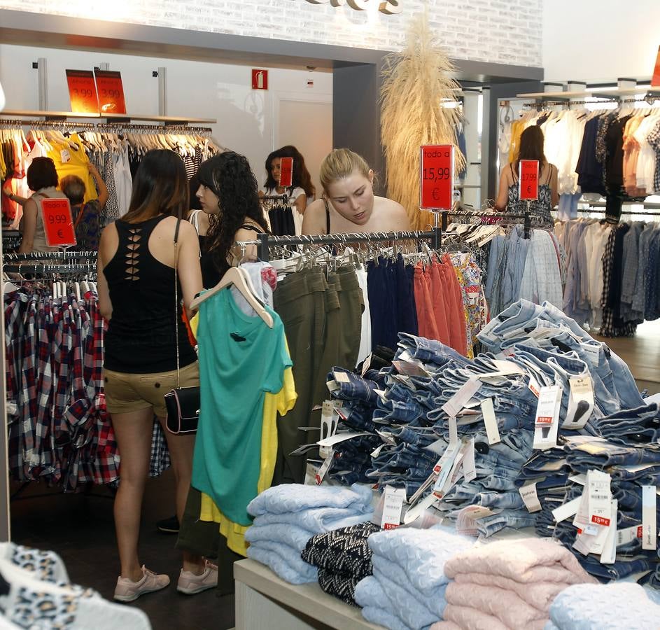Comienzan las rebajas de verano en Palencia