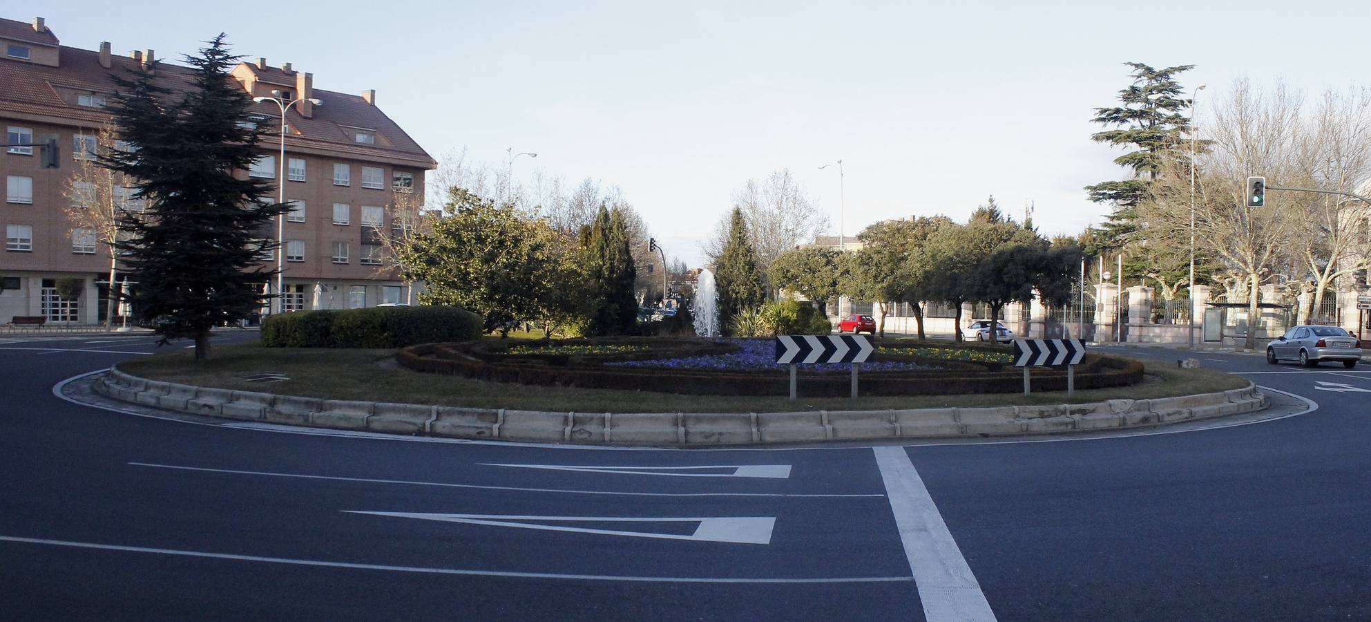 Rotonda frente a la sede de Presidencia de la Junta de Castilla y León, en Covaresa.