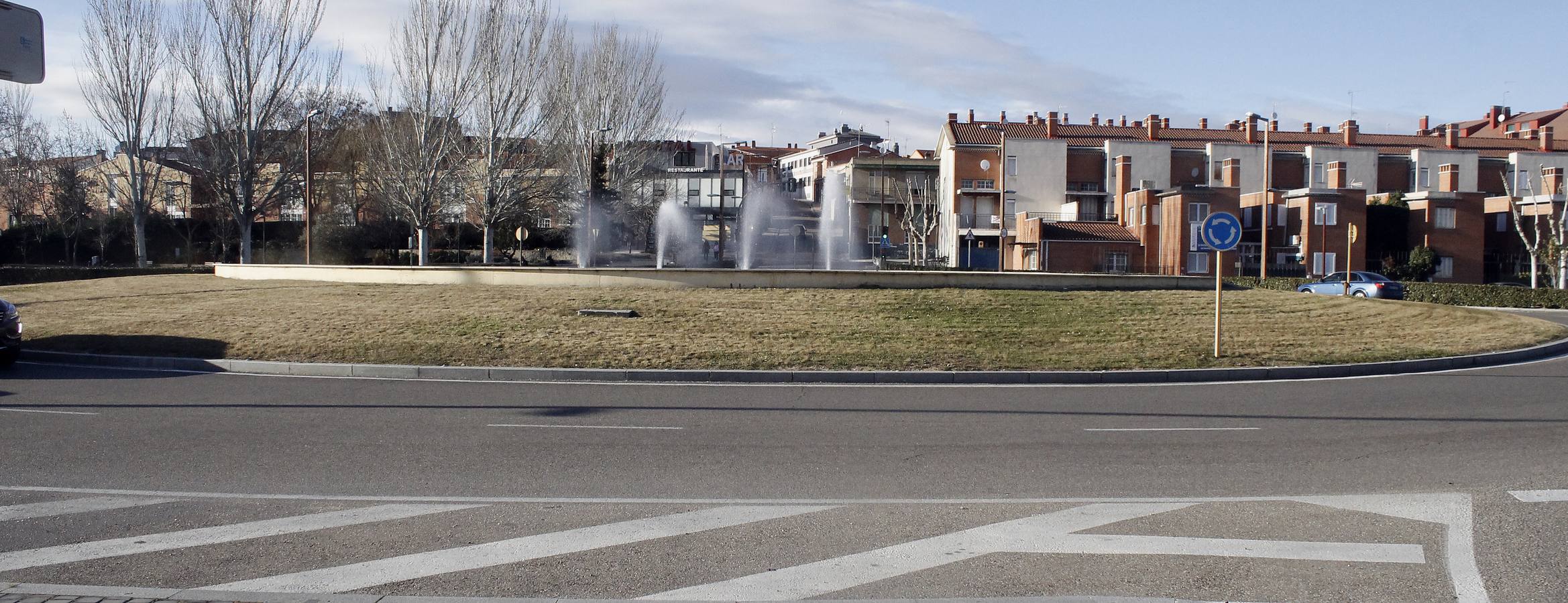 Rotonda frente a Hipercor.