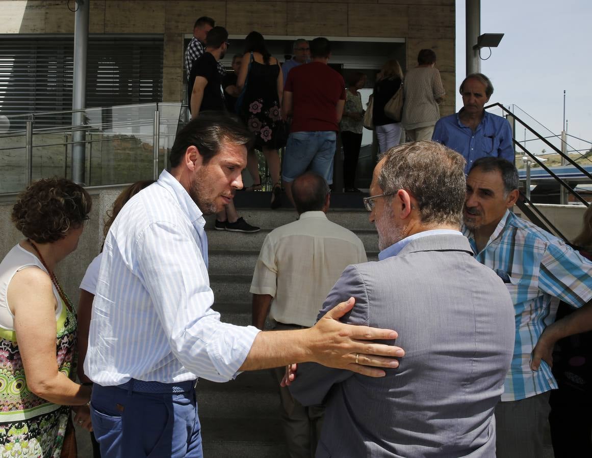 Políticos y personalidades locales visitan el tanatorio con motivo del fallecimiento de Ángel Velasco