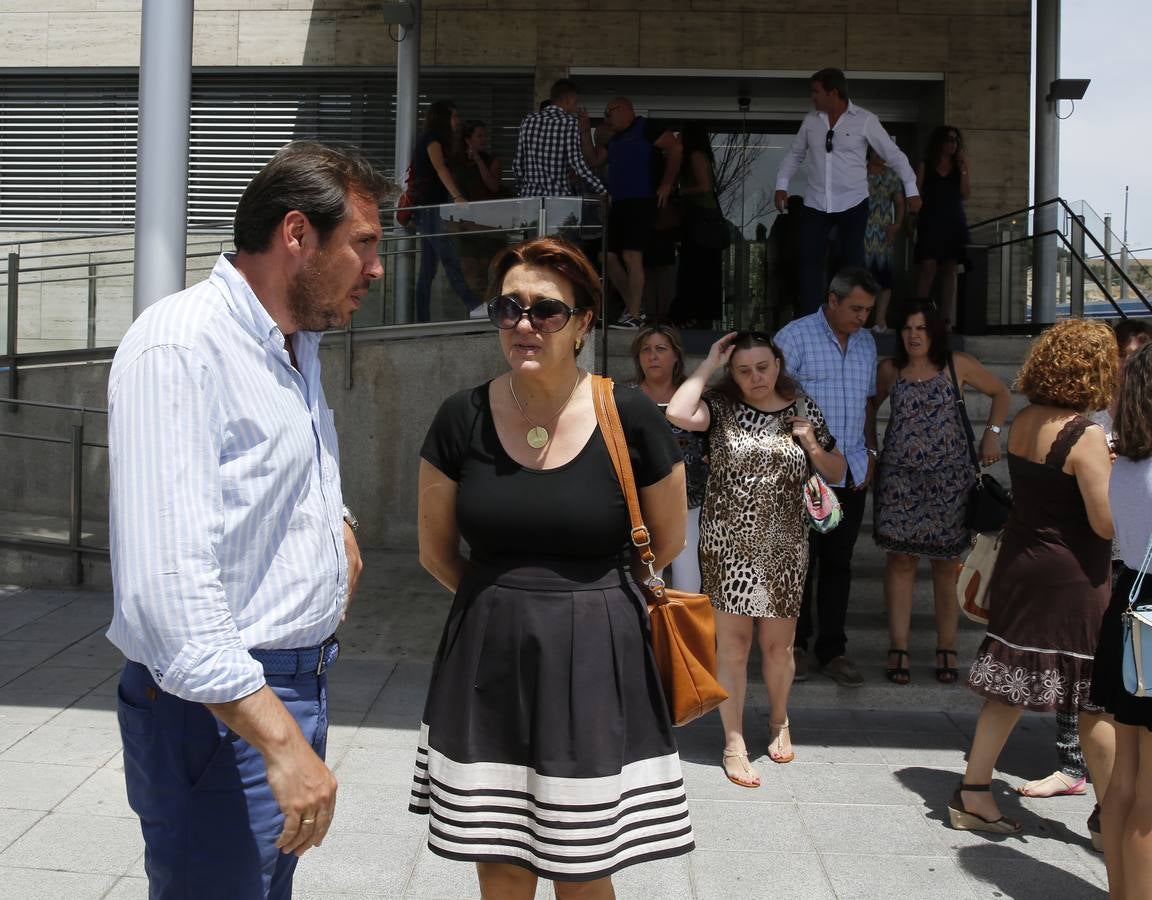 Políticos y personalidades locales visitan el tanatorio con motivo del fallecimiento de Ángel Velasco