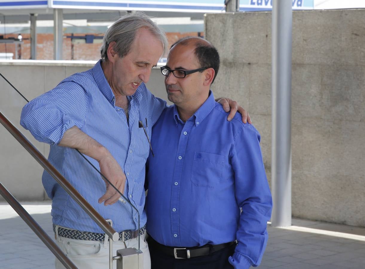 Políticos y personalidades locales visitan el tanatorio con motivo del fallecimiento de Ángel Velasco