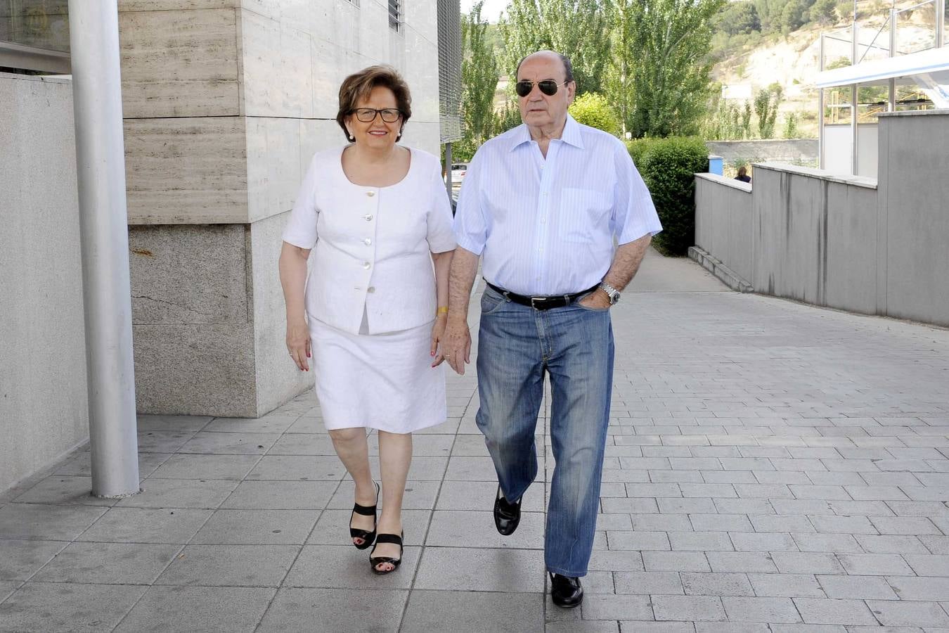 Políticos y personalidades locales visitan el tanatorio con motivo del fallecimiento de Ángel Velasco