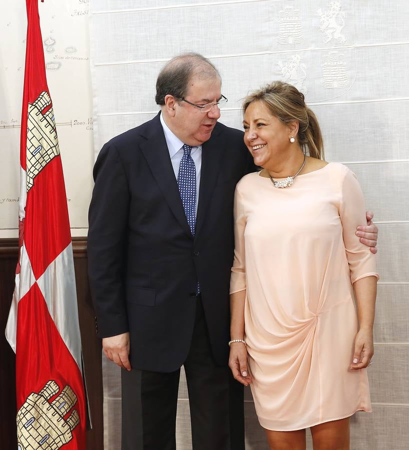 Juan Vicente Herrera y Rosa Valdeón durante la toma de posesión de los consejeros de la Junta.