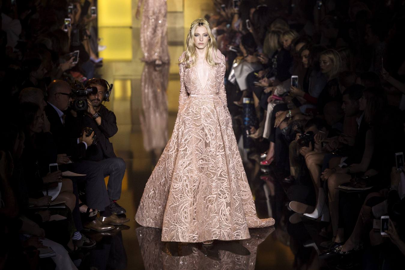 El romanticismo de Elie Saab conquista París