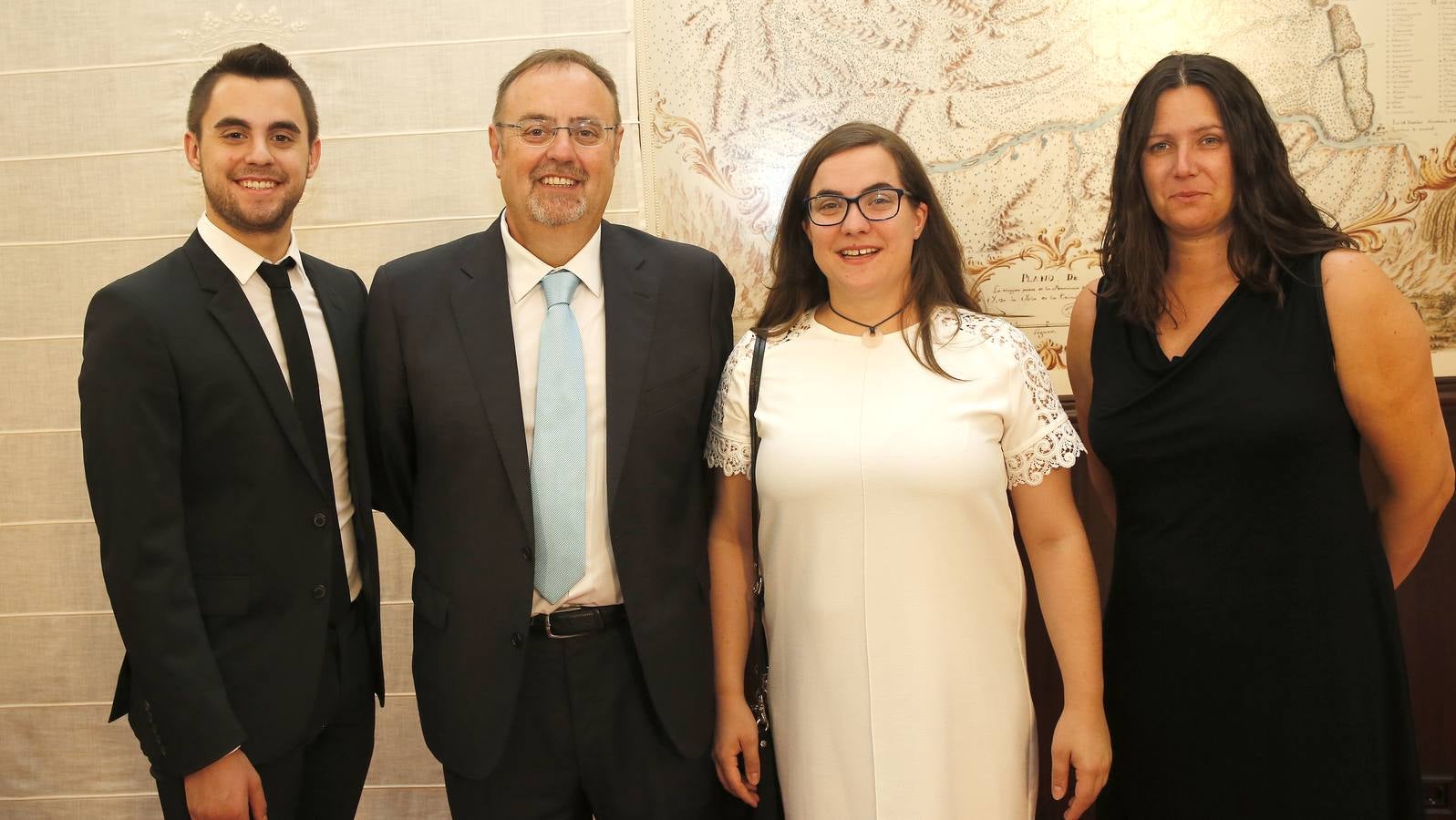 Fernando Rey, junto a sus hijos Pablo y Eva y su sobrina Beatriz Pardo.