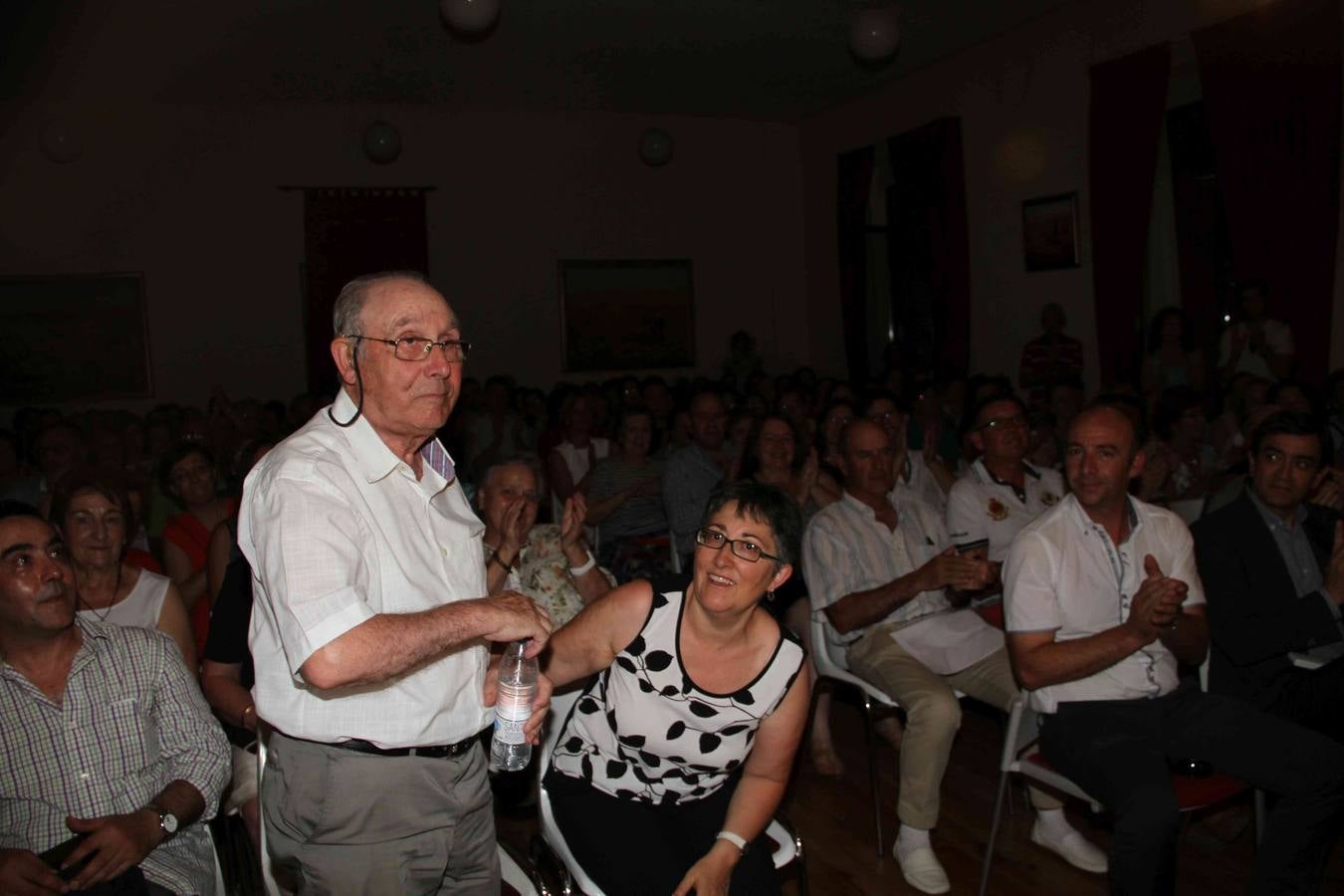 Oroncio Javier García Campo homenajeado por el grupo teatral &#039;El Pedregal&#039; de Campaspero.