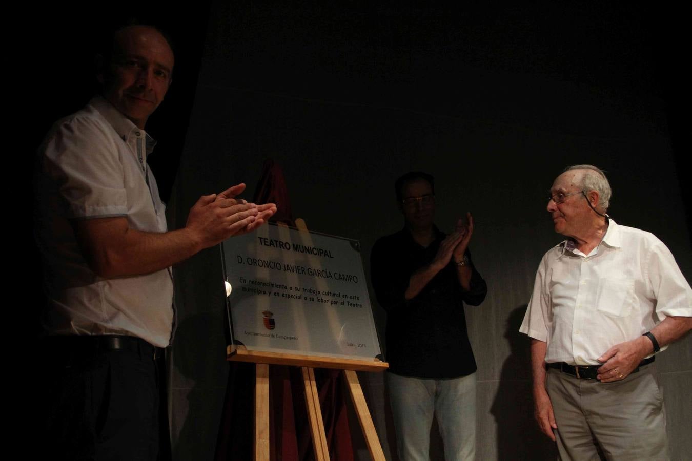 Oroncio Javier García Campo homenajeado por el grupo teatral &#039;El Pedregal&#039; de Campaspero.