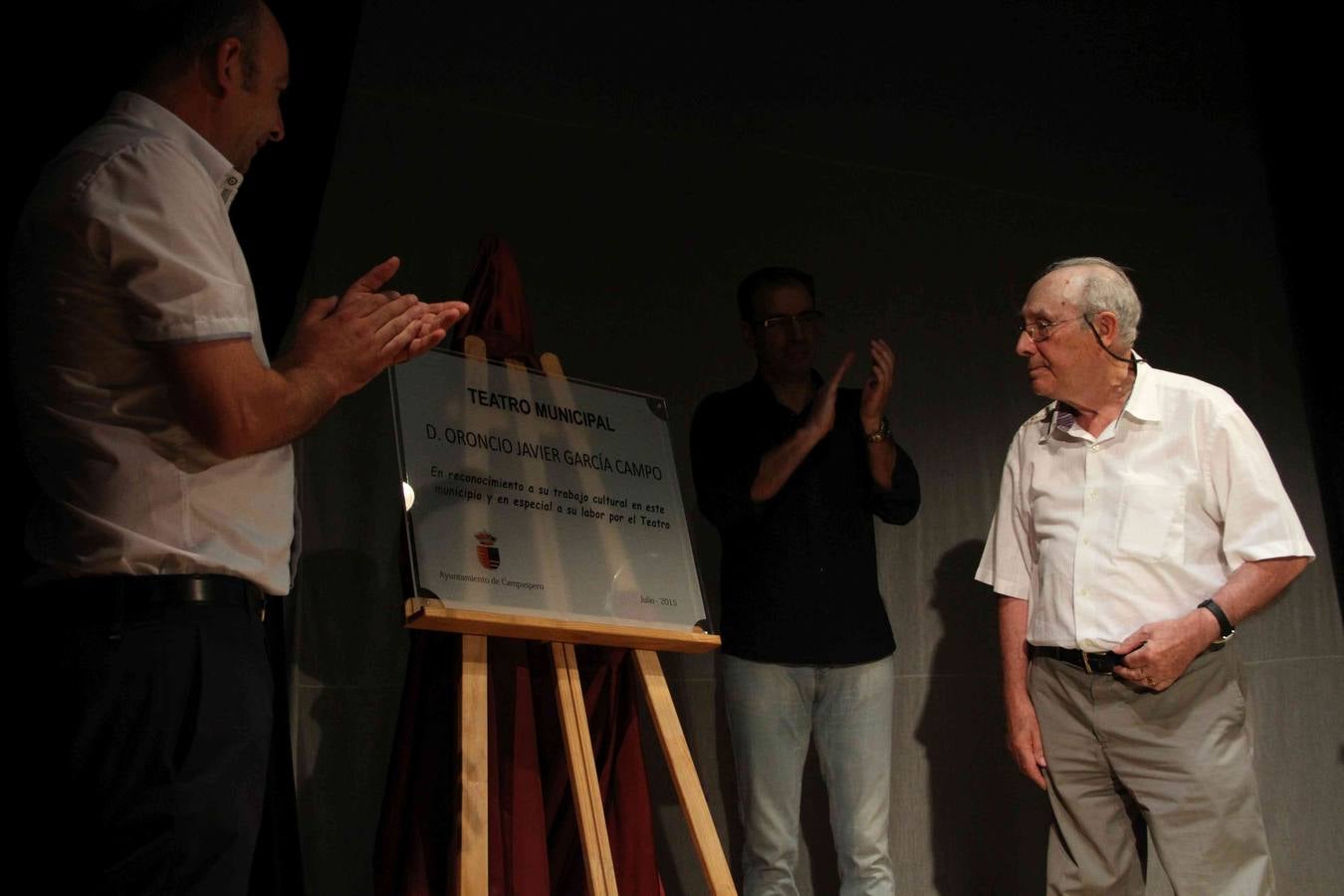 Oroncio Javier García Campo homenajeado por el grupo teatral &#039;El Pedregal&#039; de Campaspero.