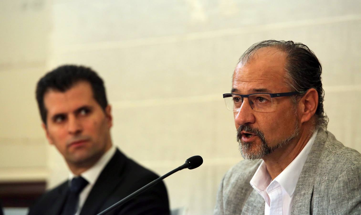 Junta, PSOE, Podemos y Ciudadanos firman un acuerdo sobre temas de la Comunidad