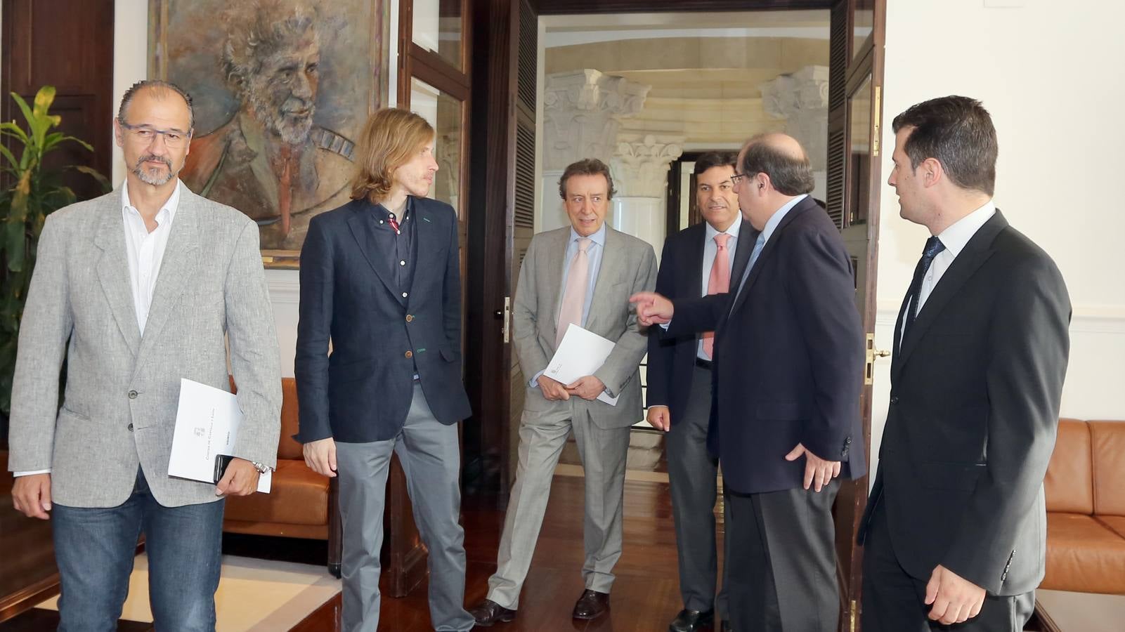 Junta, PSOE, Podemos y Ciudadanos firman un acuerdo sobre temas de la Comunidad