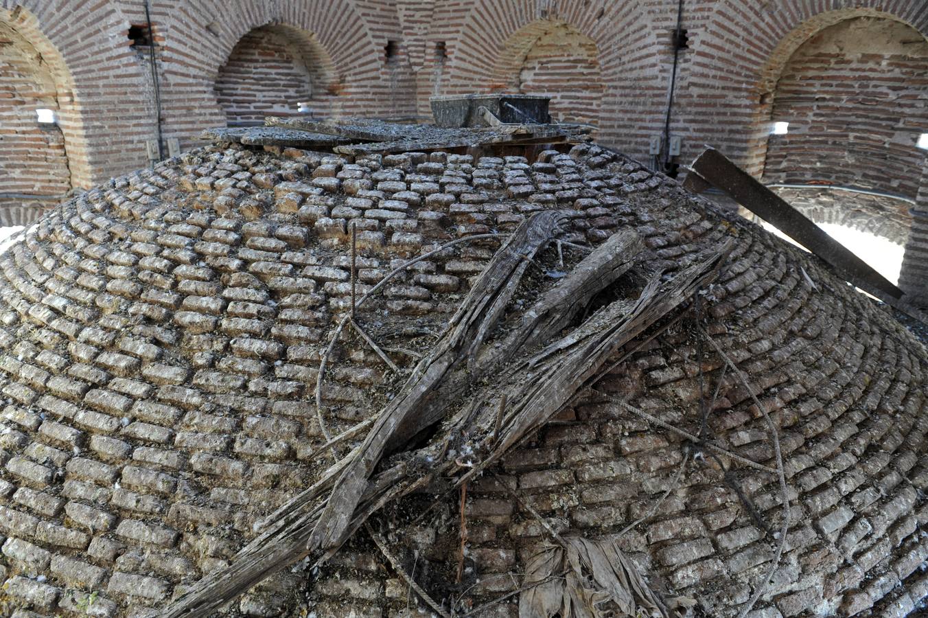La carcoma se ceba con el artesonado y la torre de la iglesia de Alaejos