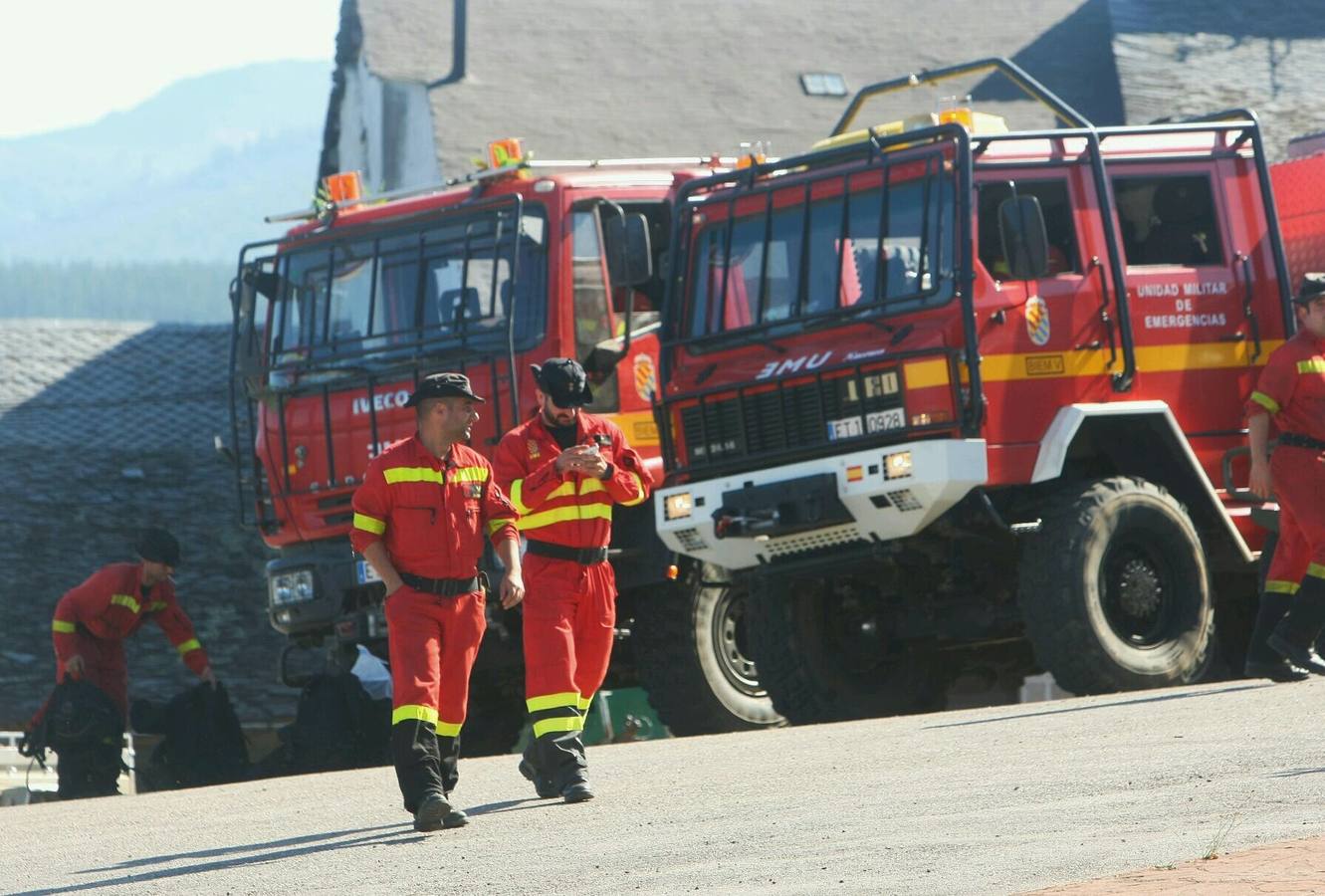 Incendio en la localidad de Vega de Espinareda (León)