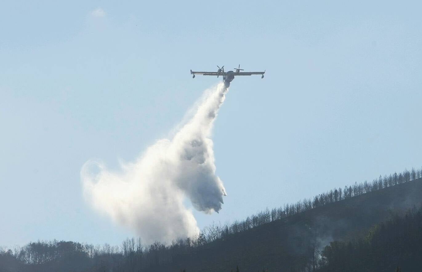 Incendio en la localidad de Vega de Espinareda (León)