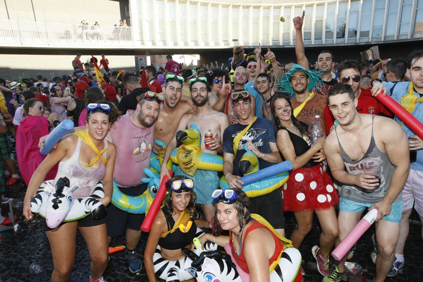 Gran ambiente y diversión en el inicio de las fiestas de Santa Marta de Tormes (Salamanca)