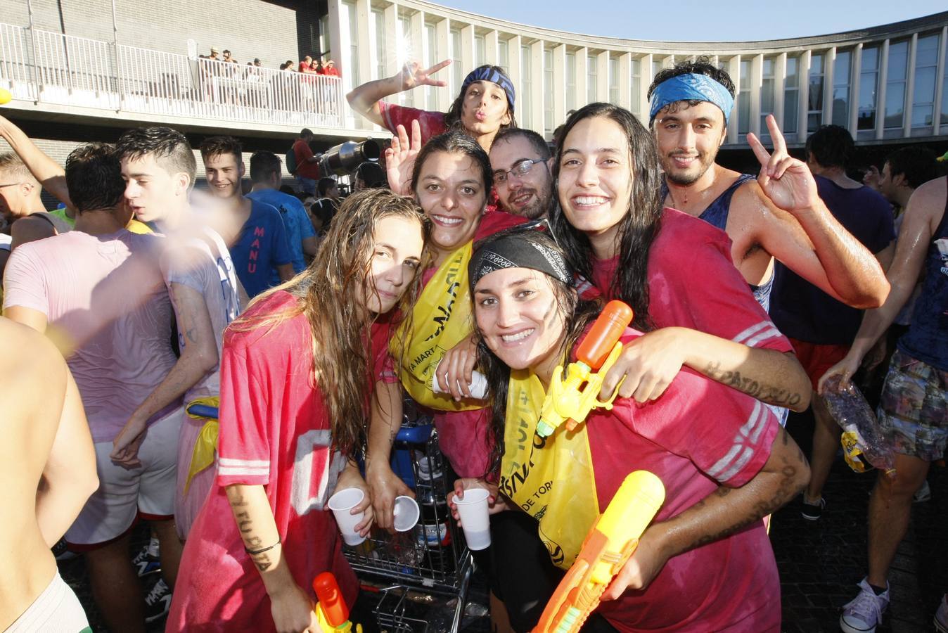 Gran ambiente y diversión en el inicio de las fiestas de Santa Marta de Tormes (Salamanca)