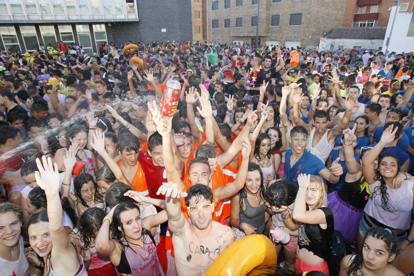 Gran ambiente y diversión en el inicio de las fiestas de Santa Marta de Tormes (Salamanca)