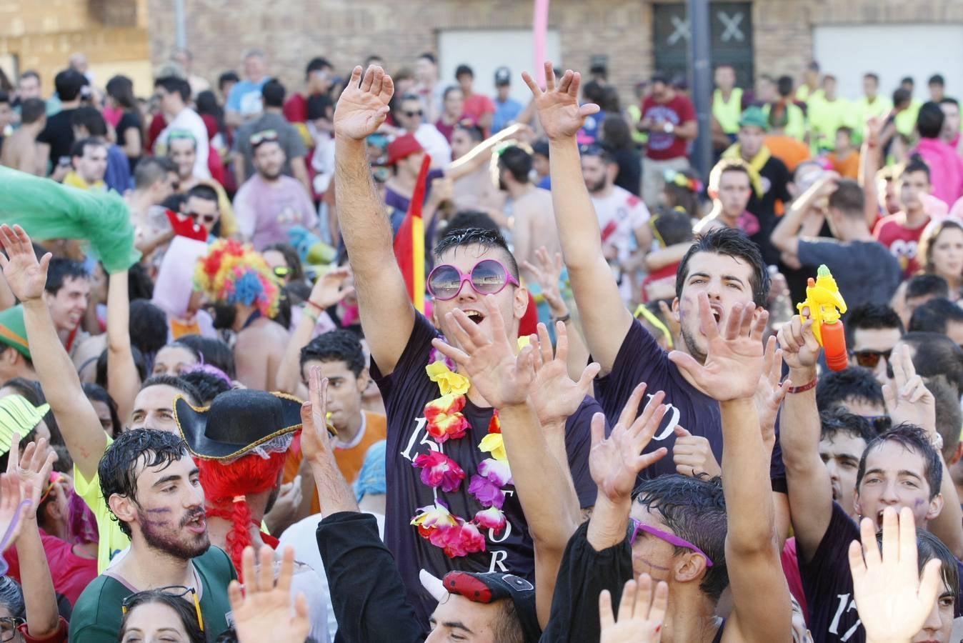 Gran ambiente y diversión en el inicio de las fiestas de Santa Marta de Tormes (Salamanca)
