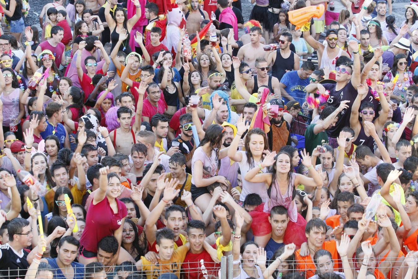 Gran ambiente y diversión en el inicio de las fiestas de Santa Marta de Tormes (Salamanca)