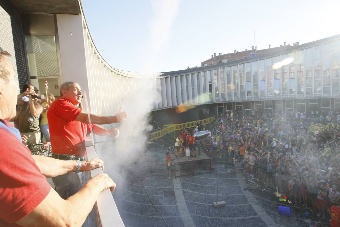 Gran ambiente y diversión en el inicio de las fiestas de Santa Marta de Tormes (Salamanca)