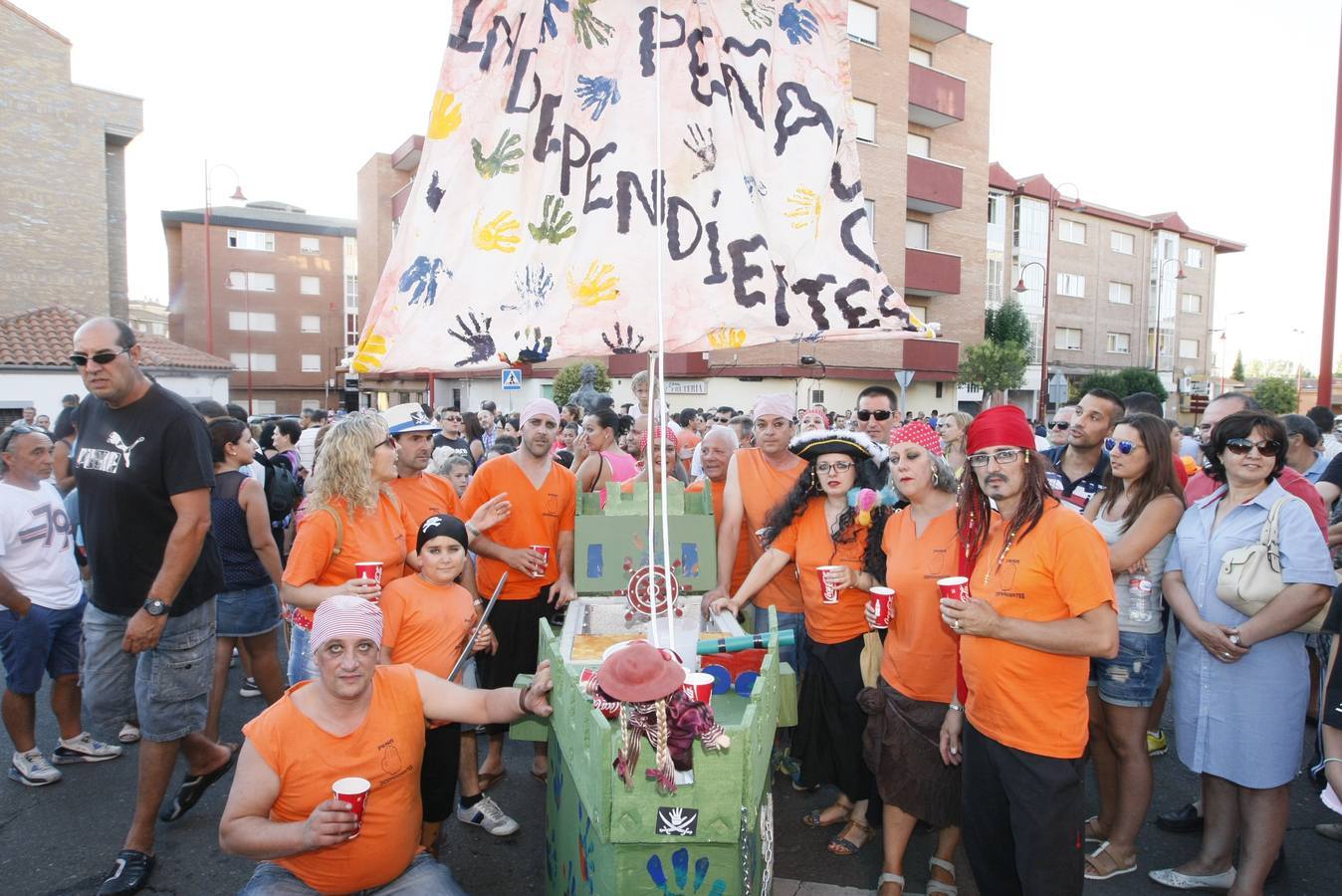 Gran ambiente y diversión en el inicio de las fiestas de Santa Marta de Tormes (Salamanca)