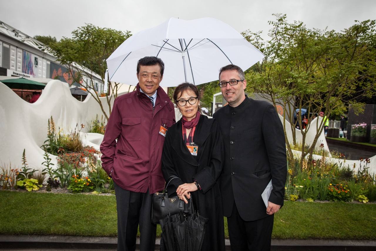 Con los embajadores chinos en Londres.