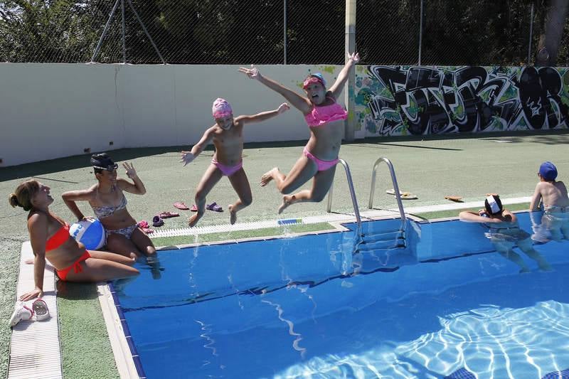 Gran afluencia de público en las piscinas del Sotillo de Palencia