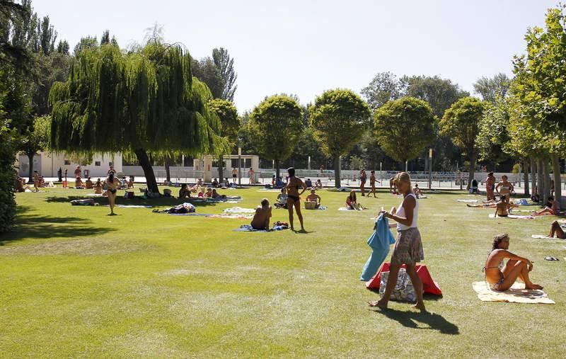 Gran afluencia de público en las piscinas del Sotillo de Palencia