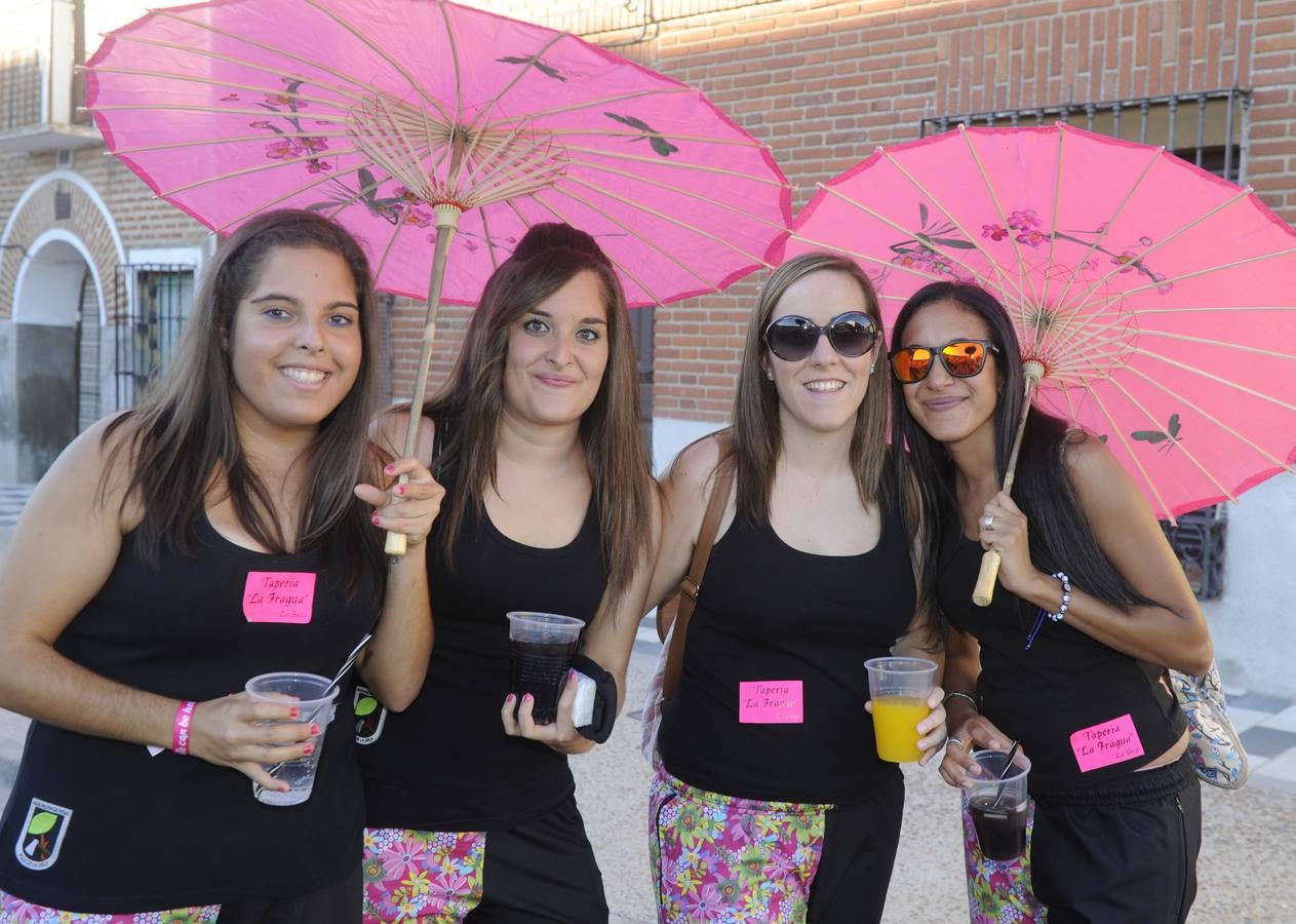 Desfile de peñas en el inicio de las fiestas de La Seca (Valladolid)