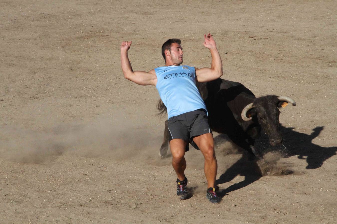 Toro del Páramo y capea matinal en las fiestas de Campaspero (1/2)