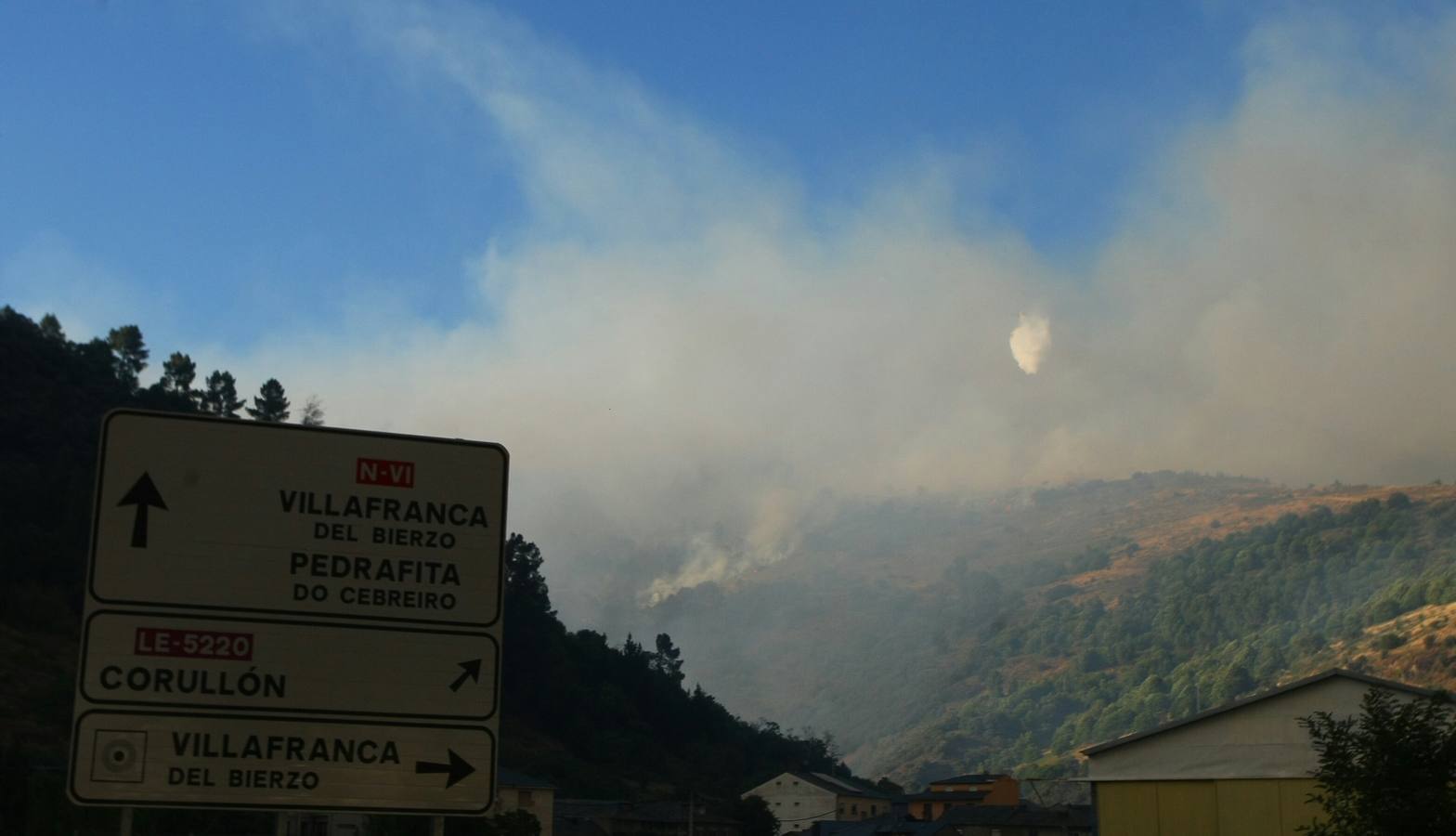 Incendio en Villafranca de El Bierzo (León)