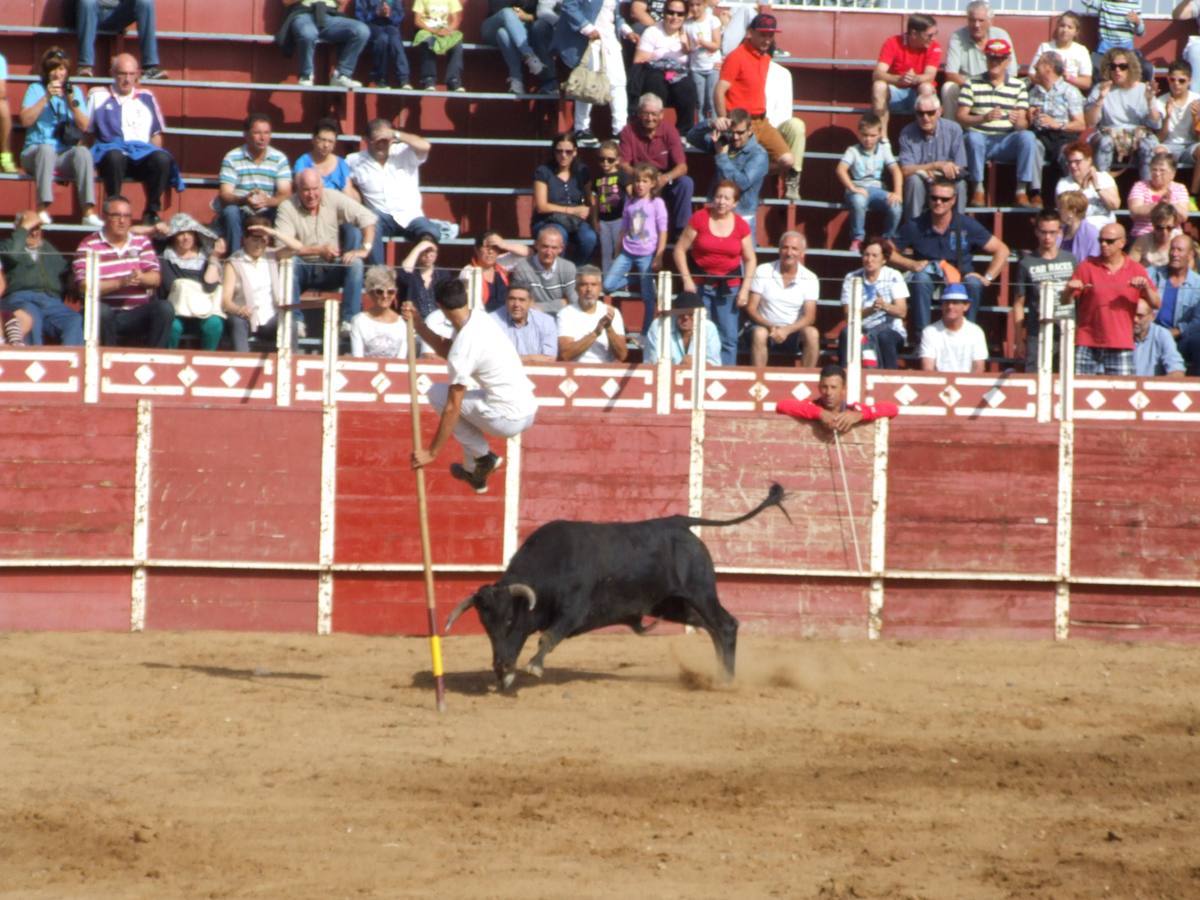 Exhibición de recortes en Cantalpino