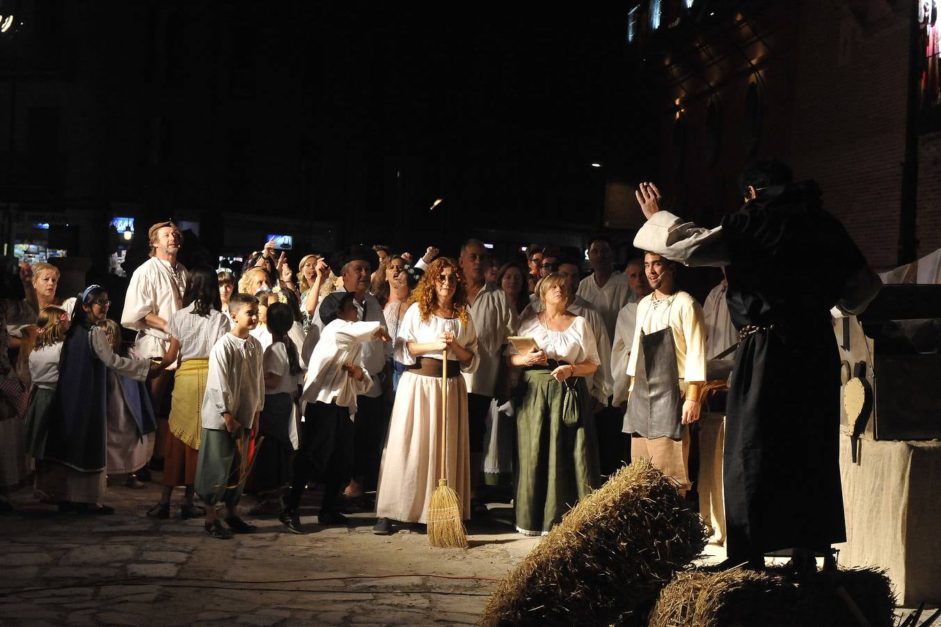 Desfile de los Imperiales y los Comuneros en Medina