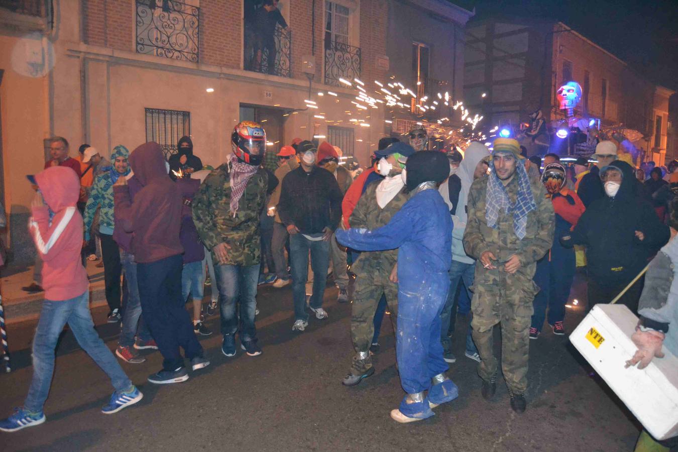 Pasacalles de fuego del día final de las fiestas de Peñaranda de Bracamonte