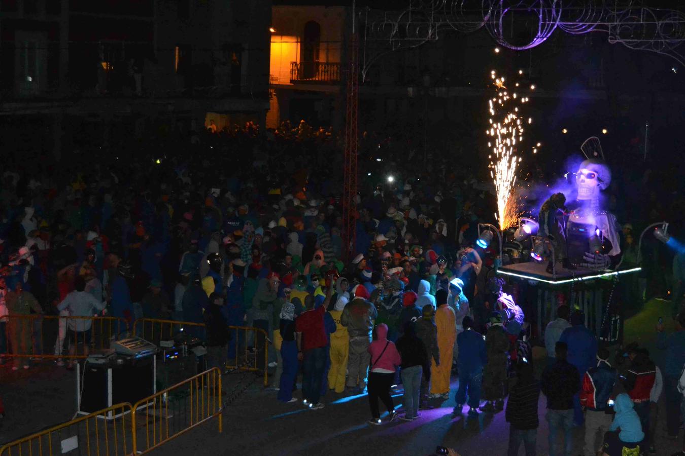 Pasacalles de fuego del día final de las fiestas de Peñaranda de Bracamonte