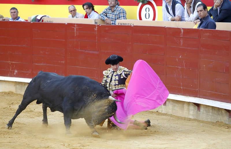 Padilla, El Fandi y Juan del Álamo en la segunda corrida de la feria de Palencia (1/2)