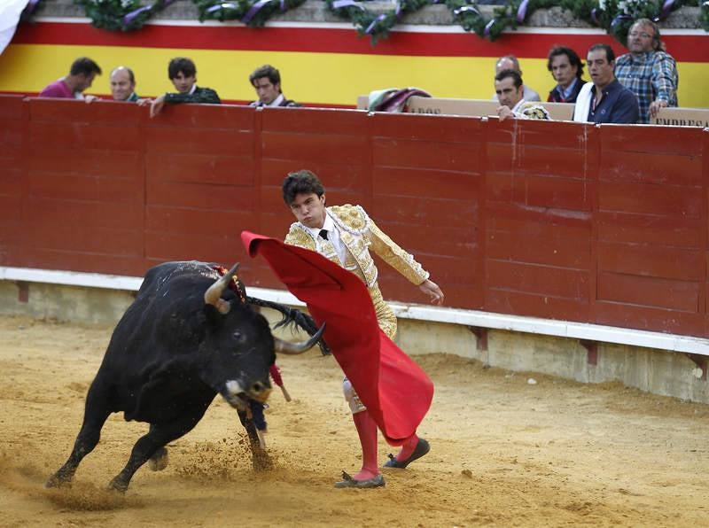 Padilla, El Fandi y Juan del Álamo en la segunda corrida de la feria de Palencia (1/2)