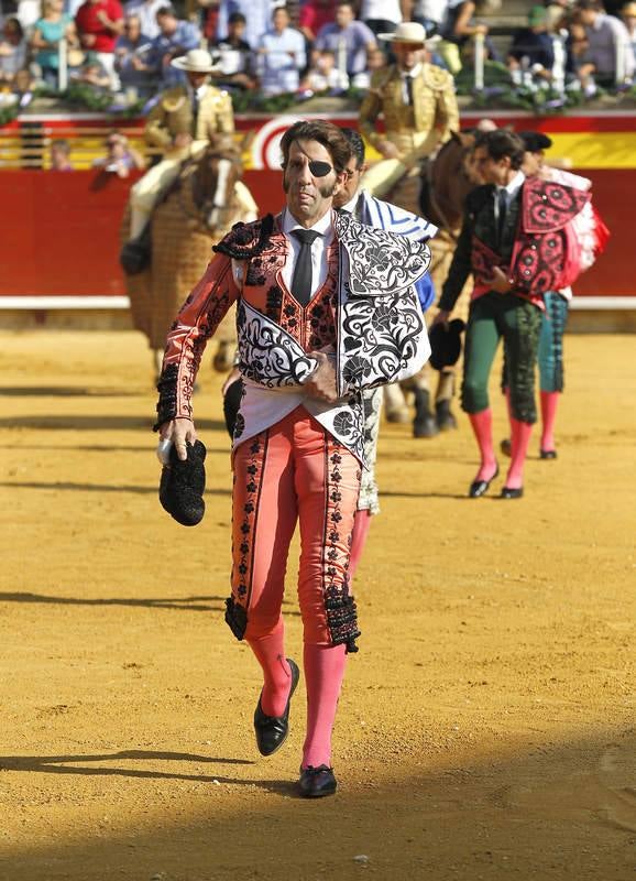 Padilla, El Fandi y Juan del Álamo en la segunda corrida de la feria de Palencia (1/2)