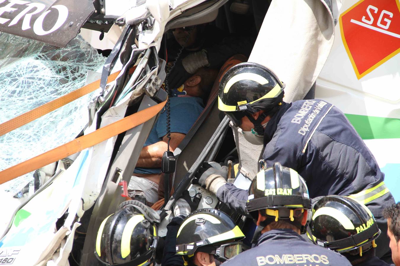 Dos camiones colisionan en la travesía de Campaspero (Valladolid)