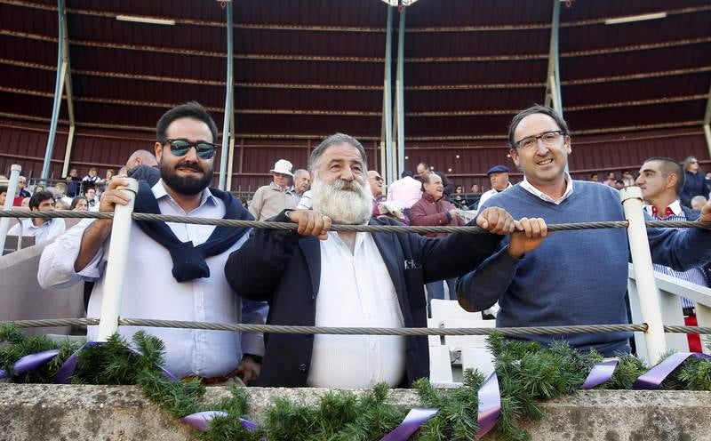 Enrique Ponce, Miguel Ángel Perera y Alejandro Talavante en la tercera corrida de la feria de Palencia (1/2)