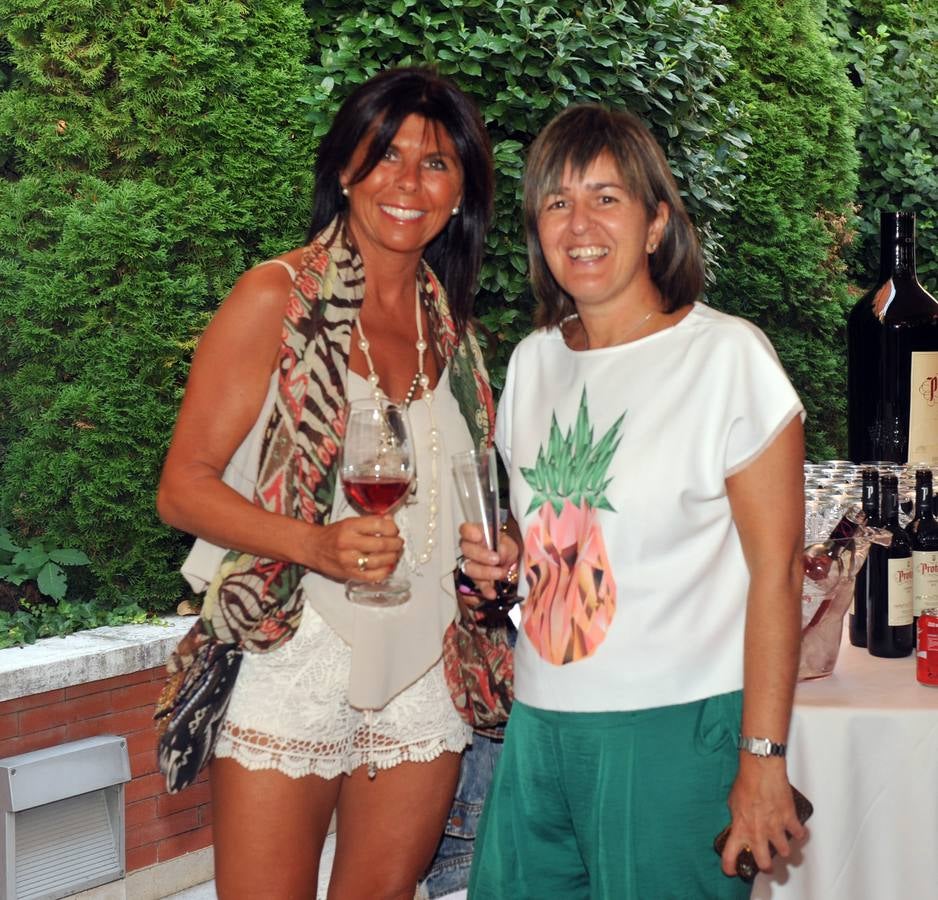 Raquel García, de Madison, con la directora de Marketing de El Norte de Castilla, Charo López.