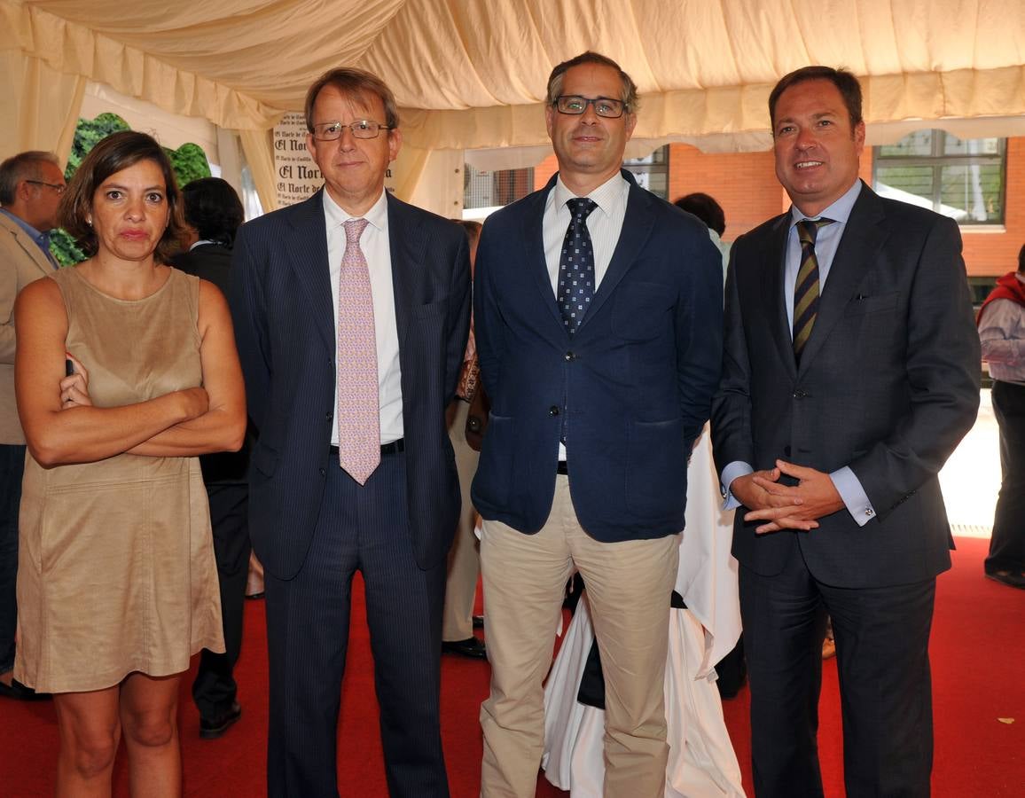 Rocío Bustamante, de El Norte de Castilla, con Fernando Derqui, Lusi López y Fernando Ponzano, los tres del Banco Sabadell.